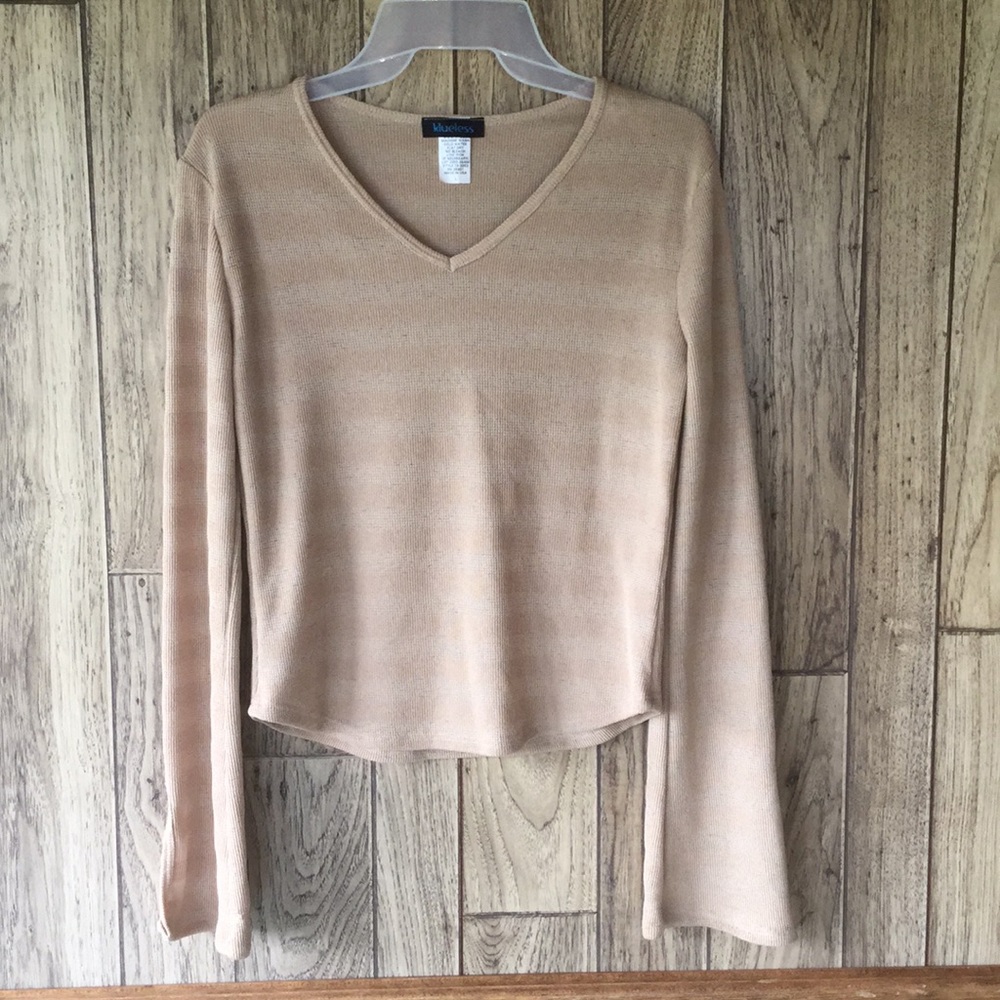 Woman’s large two tone tan color long sleeve top